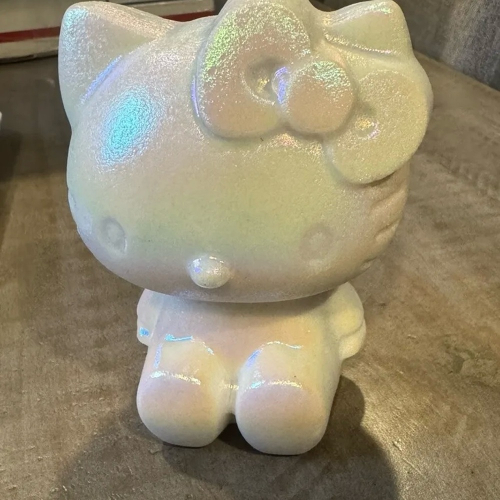 Hello Kitty Aura Coated Jade Crystal